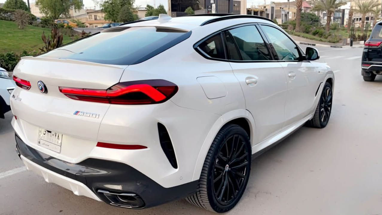 Bmw X6 50i 2023
شركة العروش 
بي ام دبليو X6 
محرك 8 سلندر 4400 تون توربو 523 حصان

كفاله عامه بحالة الوكاله 
فول رقم 1 بالمواصفات
ماشيه 76 الف كيلو متر 
مشيها كله بالاردن ماشيه بالعراق 3000 كيلو فقط 

السعر 63.500 
0775055448 اتصال
***********واتس اب
