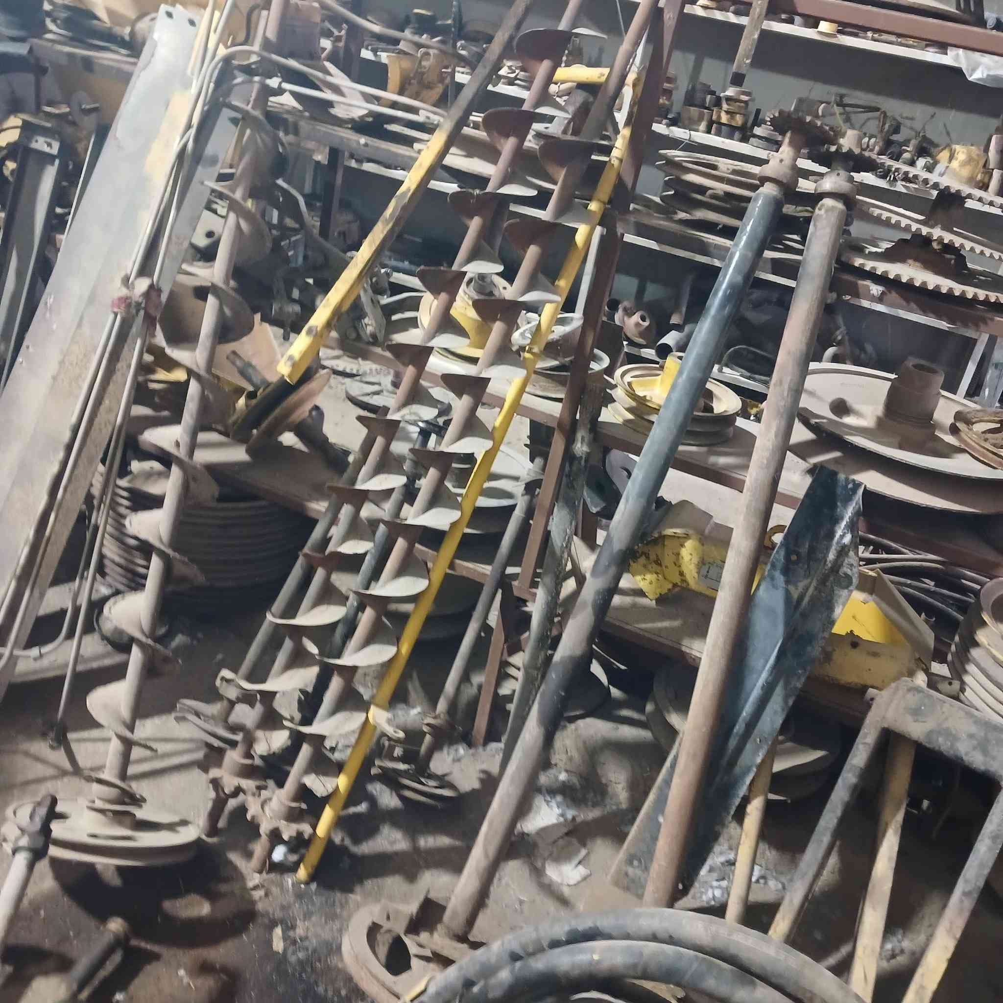 يوجد.لدينا.جميع.ماتحتاجه.الحاصدات
***********
***********.عماد.الزبيدي
