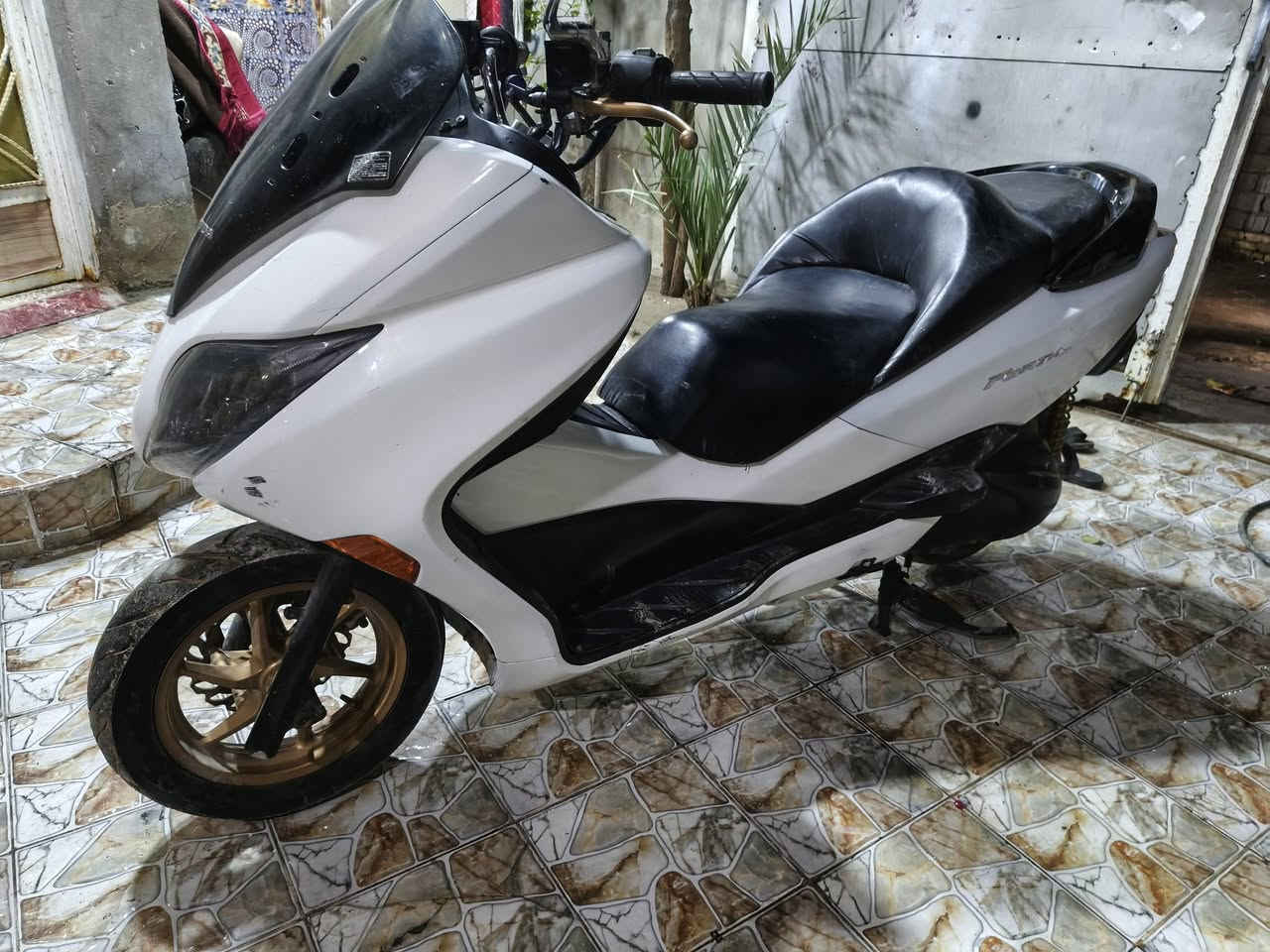 سلام عليكم 
فورزه 010 مكينه وكير كفاله 
مصبوغه جماليه الدراجه ما ناقصه شي نكره سلف 
مكاني الديوانيه 
سعره ٨٥٠ وبيه مجال 
بدون اوراق 
رقمي ***********
