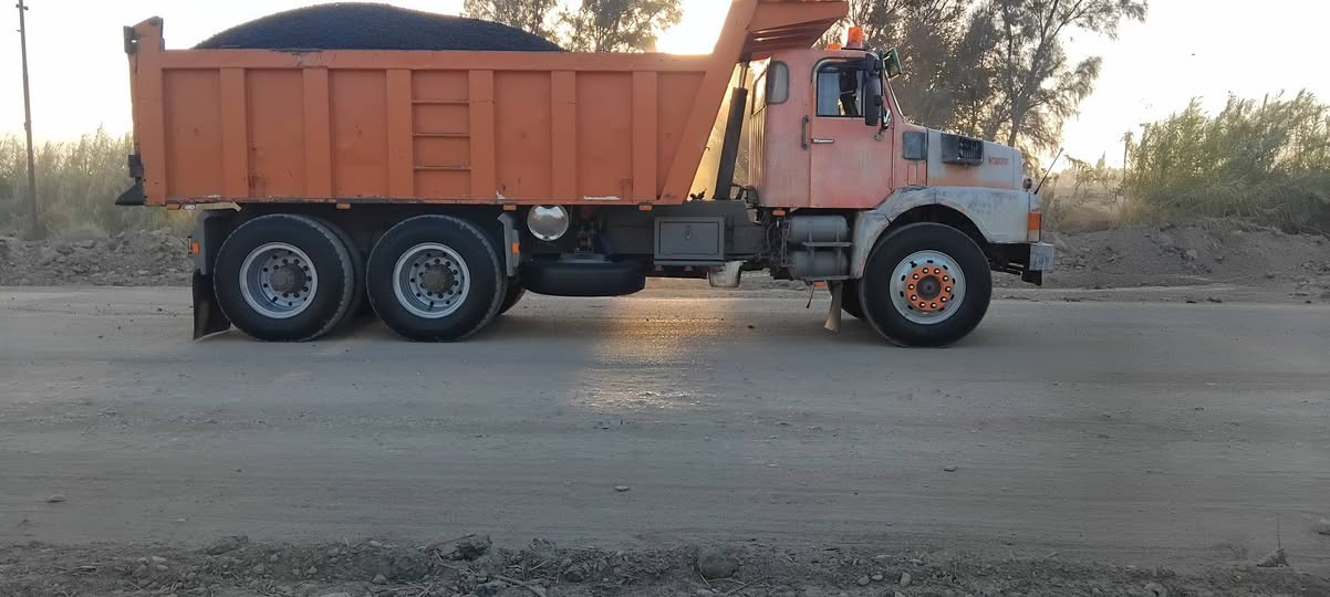 سلام عليكم سياره ٨٢ بلاديه جاهزه علا اخر حبابه سنويه بسمي ***********
