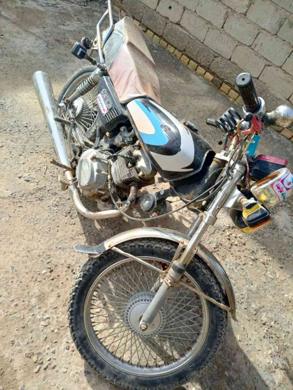 سلام عليكم حبايب الدراجه موديل 20كلك كلك كلك للبيع السعر 300وبيه مجال مكاني بابل الحمزه الغربي اليريده يتصل ع الرقم ***********
