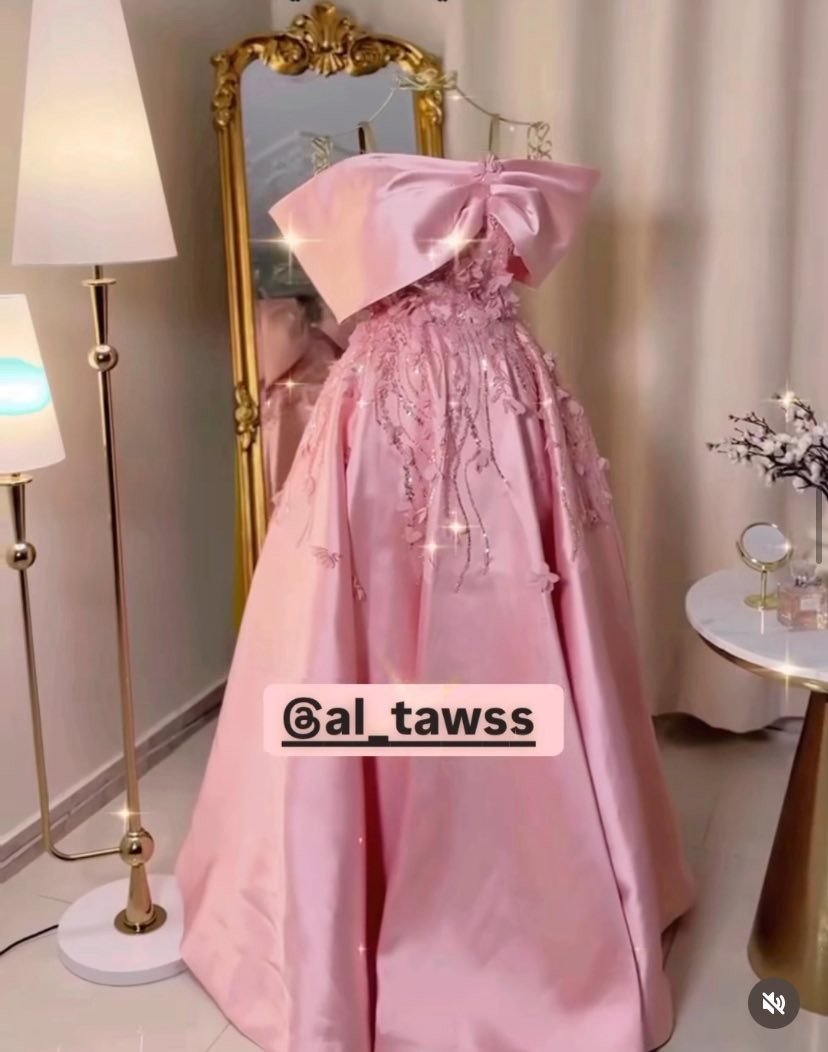 مرحبا بنات 👀❤️

عندي ٣ فساتين ملبوسات مرة وحدة فقط و أريد ابيعهن بنص السعر بسس🥹

قياسهن يلبس سمول وميديم ⚪️🎯

الاسود الطويل ب٢٥
الاسود القصير ب٢٠ 
الوردي ب٣٠ 
البدلة الوردية الاوف شولدر اخذتها ب١٨٠ ابيعها ب١٢٥ 
الوردي البناتي ب٥٠

والي عندها بعد استفسار يخص القياس او صور حقيقة باللبس يتفضل واتساب 😊
***********
