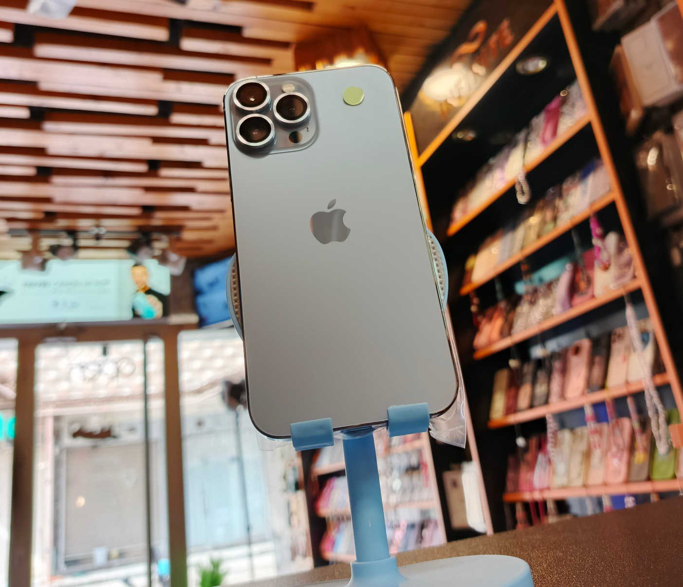 #متاح هاتف مستخدم ❤
# iphone 13 pro max
الذاكرة 256 GB
البطارية 81 %
الهاتف غير داخل صيانة وتر بروووف ❤
الهاتف بي بصمة لوجه مرات تشتغل مرات متشتغل فقط ❤
#السعر  590 الف فقط 

#العنوان _الانبار _قضاء هيت _ شارع حامي حميد _مجاور مجمع الملكة أو مقابل مكتبة الأقلام _ مركز الباشا 💥
#لتواصل معنا : 
واتساب / ***********
الانستا / albasha-mople
