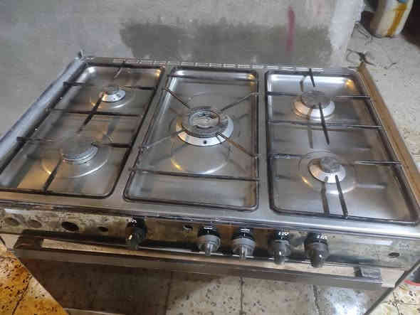 طباخ ابو 5عيون نضيف وشغال ناره زركه شرط لفحص للبيع شراي يتفضل خاص رقم لهاتف ***********عنوان ميسان عمارة
