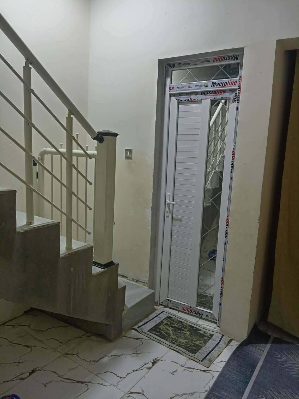 سلام عليكم بيت للبيع ابوالخصيب مساحته 170يتكون من غرفا وهول وديوان ومطبخ وكراج  وصحيات داخليه و خارجيه نوع العقاروقف سني السعر45وقابل للتفاوض ***********
