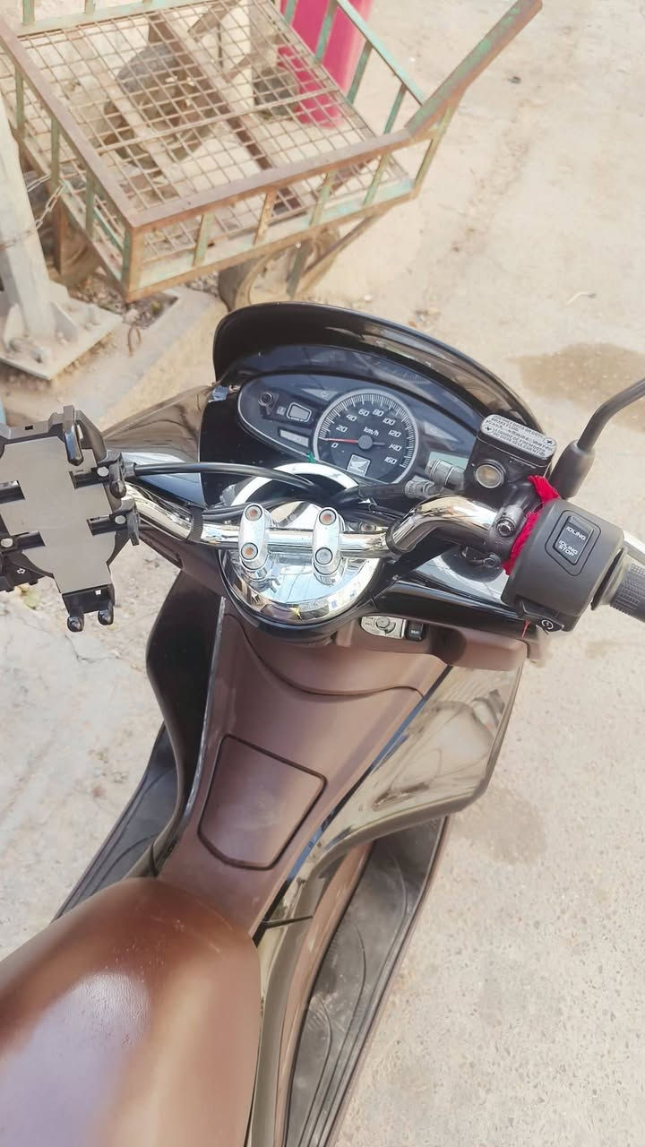 سلام عليكم دراجه Dsx جيل الأول ياباني رمبه ماشيه 24 ألف دراجه بعدها بحاله الوكاله بتراب اليابان المكان مدينه الصدر دراجه ذا تجي وتشوفهه بعد حله من الصوره للاستفسار رقمي ***********
