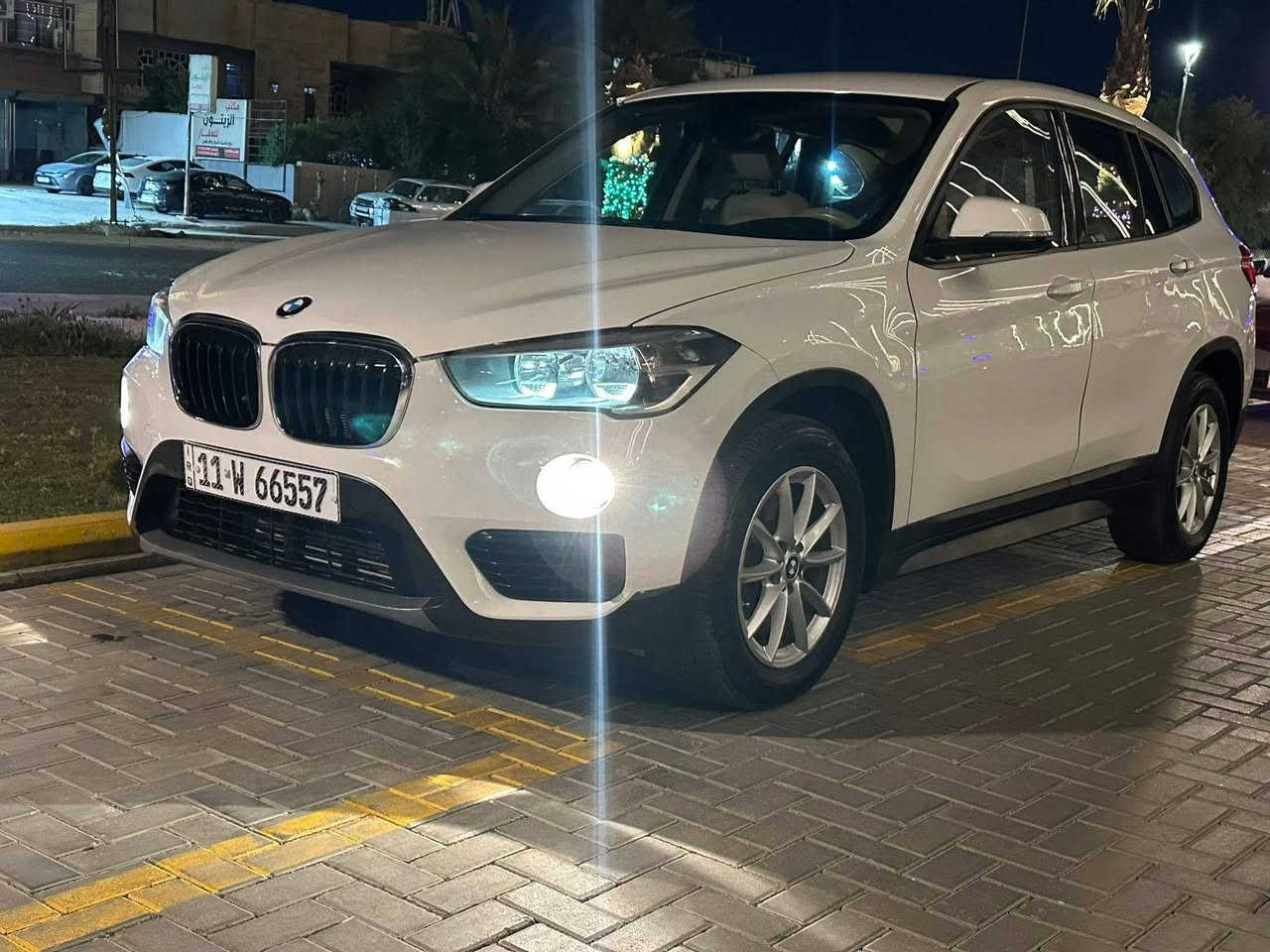 بي ام 
موديل 2019 
وارد خليجي 
رقم بغداد الجديد 
السيارة جديده 
مكان السيارة بغداد الكرخ 

السيارة وارد خليجي 

فول مواصفات عدا فتحه 

***********
