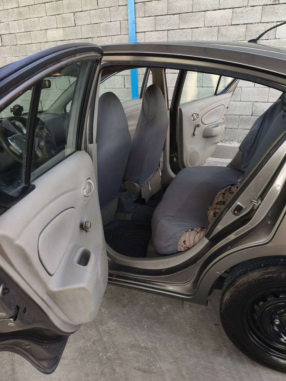 سیارە لاکشمبای بۆ فرۆشتنزۆر پاکو خاوێنە مەکینەو گێڕ بەشەرت  چوار تایەی لۆک بۆ بەستراوە سیارەکە بەشەرتی موسو براوە  بەس مەنەفێسە شوێن کفری ژمارە موبایل ***********
