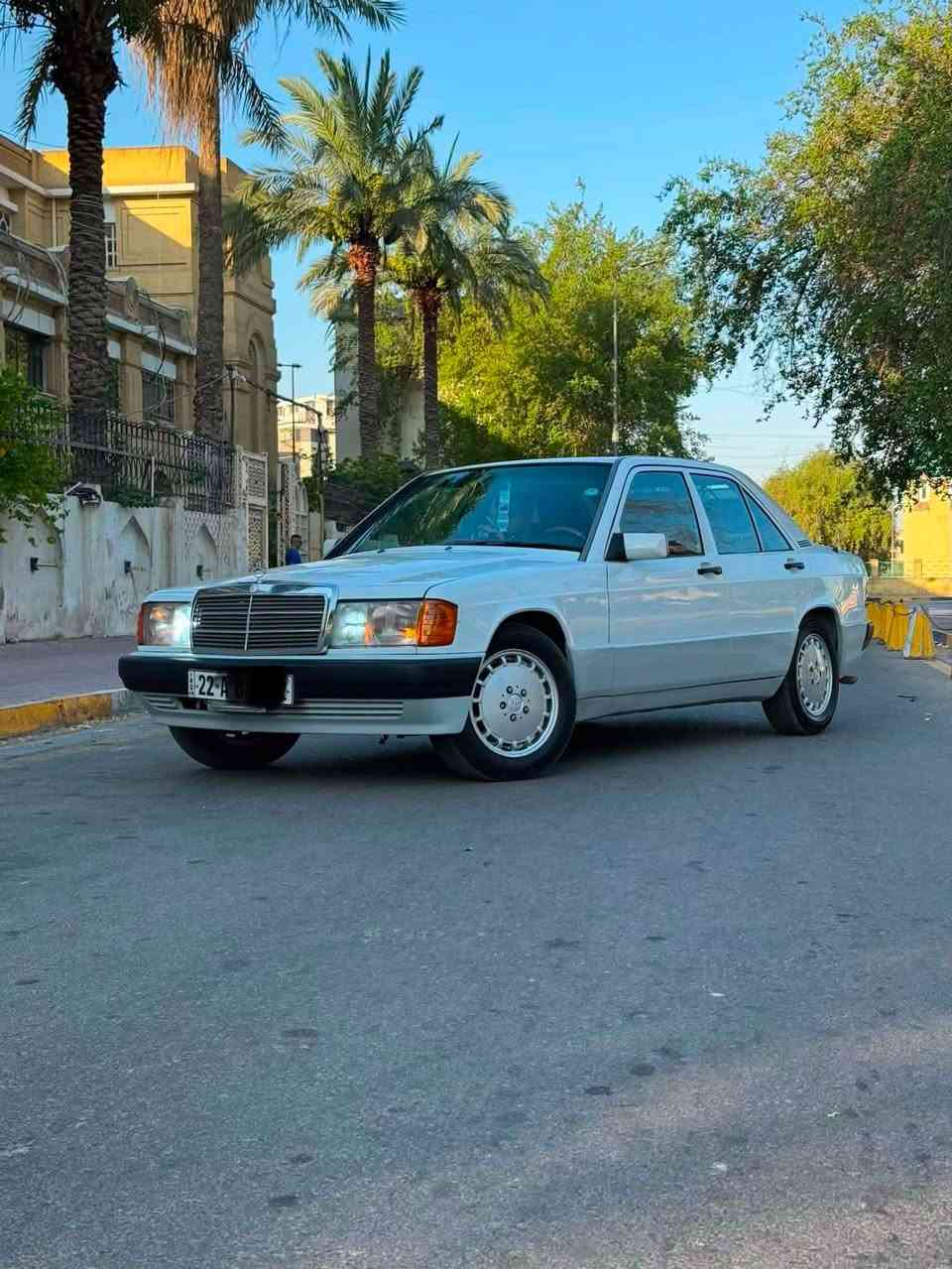 للبيع فقط بدون مراوس مارسيدس 190 طيارين بلادية وارد يابان موديل 1993 رقم اربيل ب اسمي هزة ورقم وسنوية جدد السياره بلاديه بيها فقط قطعتين كلير جاملغ خلفي وباب خلفي فقط كلير بدون قطره صبغ او معجون السياره بلادية للاخير قواعد دبل دواخل جوه السياره كلها بلادي شركة مابيها برغي نقص غراضها كاملة العدة والصيدليه والبردة دواخل صاج محرك 4 بلادي سياره مابيها جطل واحد تبريد كزاز والله ماشيه 210 الف كيلو حقيقي قبل اسبوع سويت الها ادامة دسكات اماميه خلفيه بنزات ادامة لمنظومه البانزين حتى المي اخضر مالتها سياره بالباكيت مال جناي والسياره ب اسمي تحويل او وكالة مكاني الاعظمية المقبرة الملكية 
السعر 80 ورقة وبيها مجال بسيط
رقمي ***********
