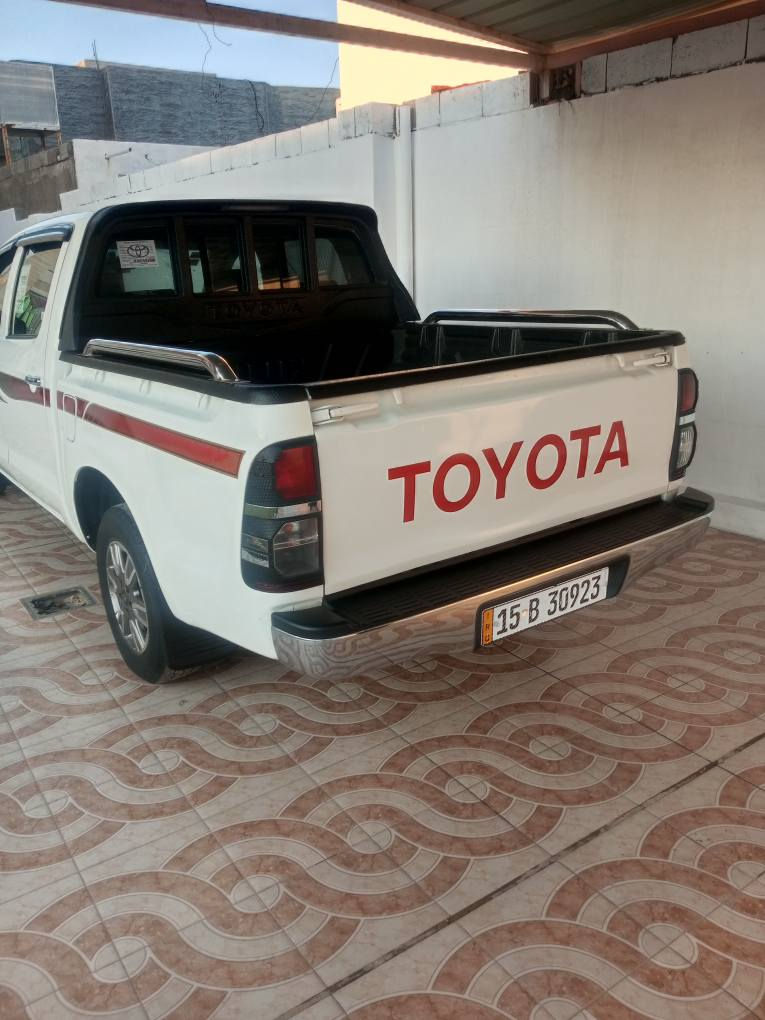 السلام عليكم تيوتا هايلوكس موديل 2013 سعودي شاصي 12 محرك جديد 100% كير اوتو تخم تاير صدر تبريد ثلج تدفئه داخليه سياره جديده وجاهزه شاشه كامره خلفيه داخل جديد بيها نص باب خلفي وباب البدي صبغ فقط والباقي جديد السعر 195$ بيها مجال مكان السياره الأنبار الرمادي جويبه/*********** الرمادي, الأنبار
