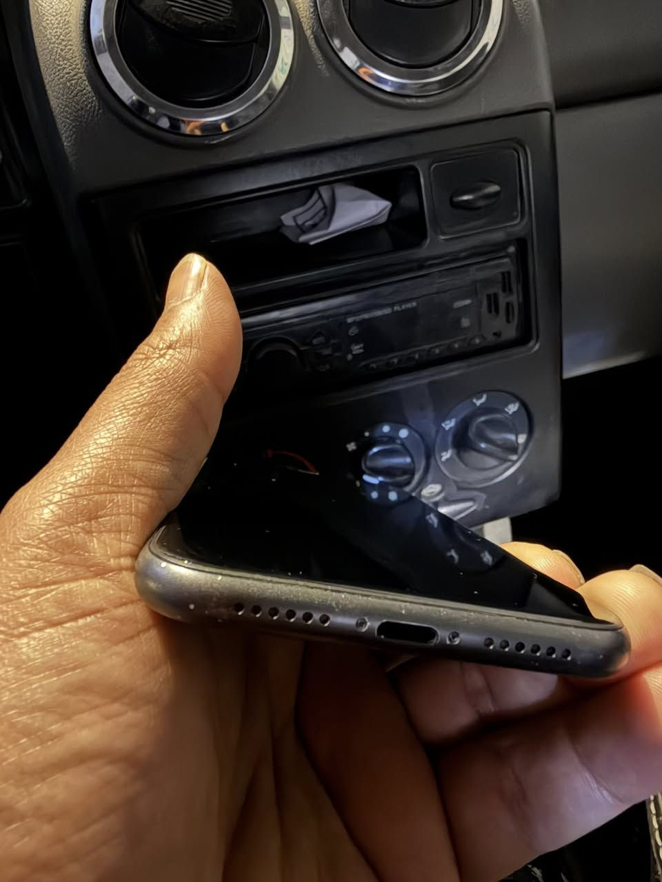 ايفون 11 عادي ذاكره 128 بطاريه 79 السعر 250 وبيه مجال بسيط الخاص مفتوح.


**إذا كنت صاحب هذا الإعلان وتريد حذفه لأي سبب، رجاءا أرسل رسالة إلى الدعم الفني**