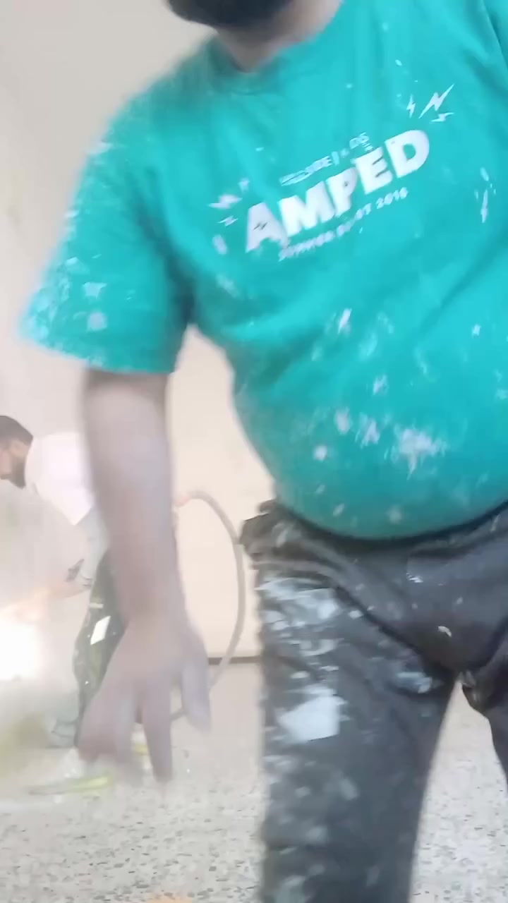 (( صباغ بيوت )) وابواب شبابيك حديد   حاليآ متفرغ
صبغ وتصليح الجدران و معالجه الرطوبه والاملاح.    ترميم عام.          شغل نظيف ودقيق وجبسن بورد. نعمل بكل مناطق بغداد      للتواصل 
***********
