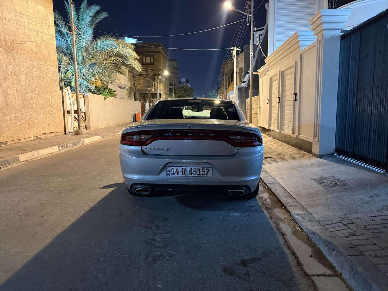 السعر 205$ 
جارجر فور ويل v6 3600 (أوتو فور ويل ) يعني ما يشتغل الا بالطين او المطر او من تبطنش فقط ، بالمشي العادي السيارة تبقى تو ويل تبقى على الدفع الخلفي 

كل المواصفات بيها ما عدا الفتحة ما بيها
حساسات خلفية
كشنات جلد كهرباء 
تدفئة و تبريد بالكشنات 
تدفئة الستيرن 
خزن وضعيات الجلوس 
نقاط عمياء بالمرايات 
شفتات بالستيرن 
ويل 20

حادثها الدعامية و البنيد مبدلات بدون ضربة شاصي ، سيارتي الشخصية ما مشتغلة خط بإسمي تحويل ثاني يوم 

اذا عجبتك السيارة اتصل او دزلي رسالة واتساب ادزلك صور الحادث 

*********** البصرة, العراق
