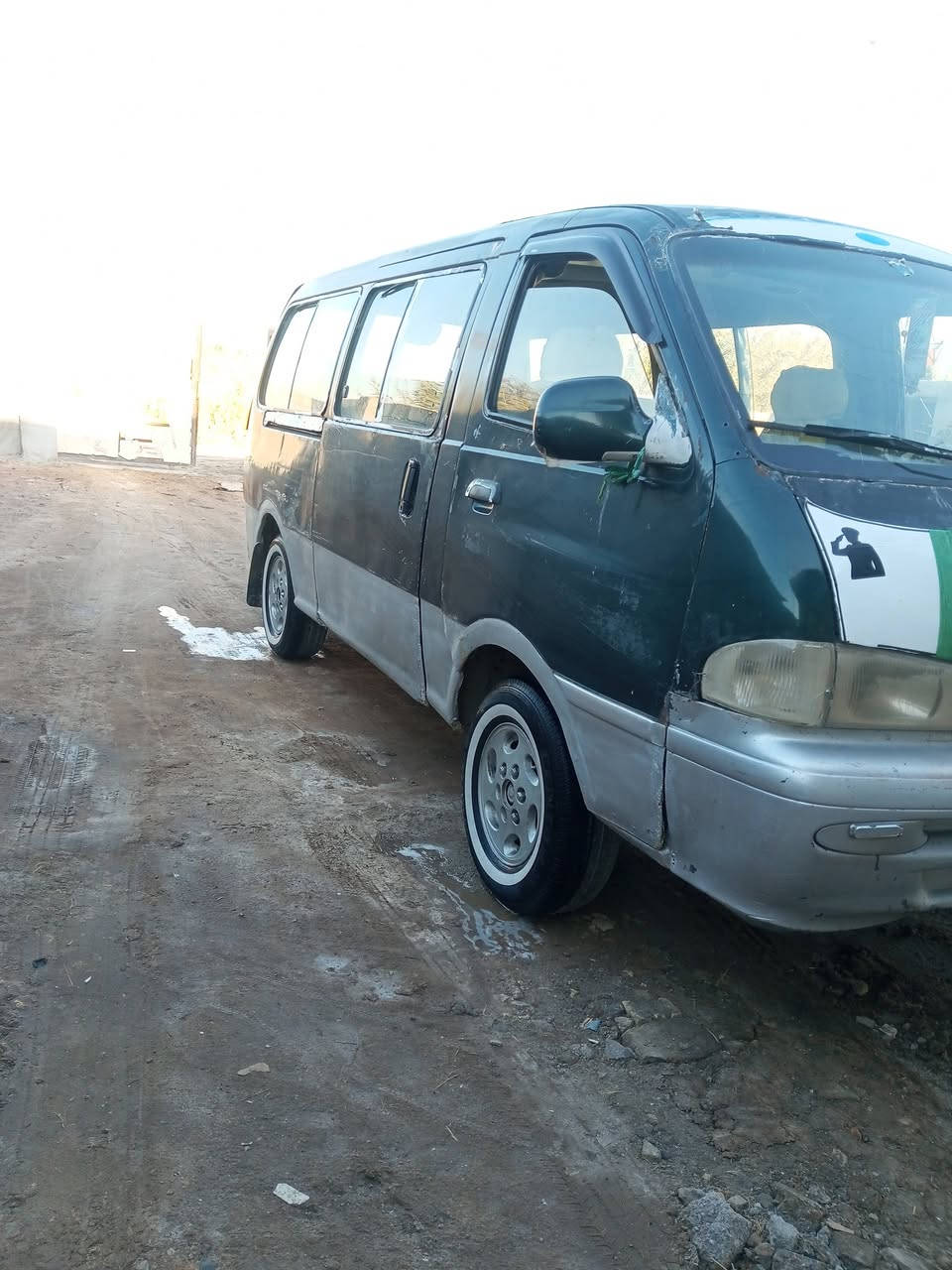 سلام عليكم سياره للبيع موديل 96مكينه بيه تبخير شويه بس ماتنكص كهربائيات شغاله مكاني واسط عزيزيه سعر 28وبيه مجال ***********
