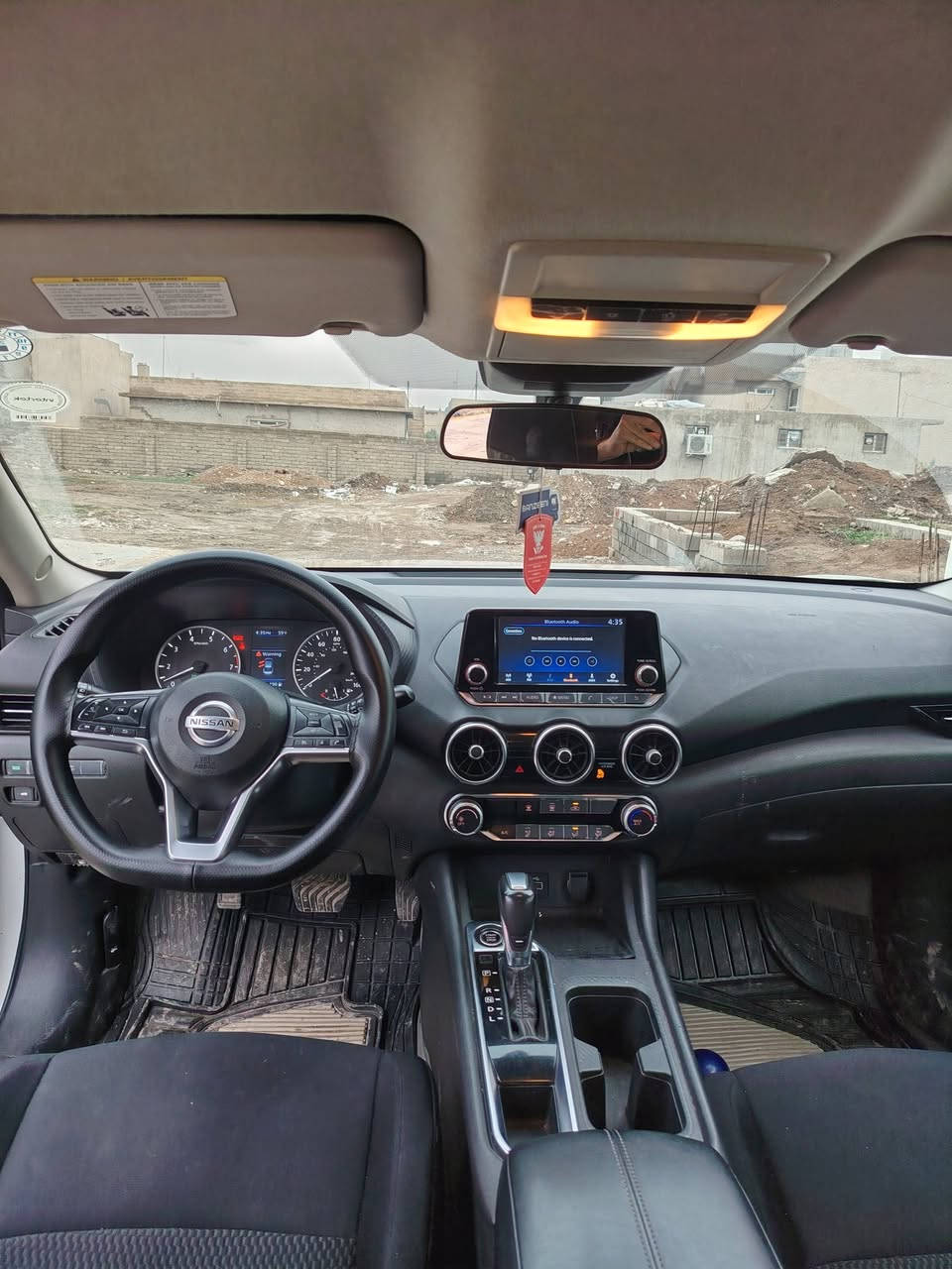 السلام  عليكم
نيسان سنترا  2020
مواصفات تحديد سرعة
تحديد مسار شارع
حاساسات امامي وخلفي
كاميرا مع شاشة
نظام ايكو موفر بنزين
توقف ذاتي امامي وخلفي
بعد اكو هواي مواصفات
رقم وسنويا وهزة كلو جديد
طخم تايرات جديدة
صبغ باب خلفي مع بخ بونيد كلير بدون دواخل 
سعر سيارة بسعر النترا 2010
سعر المطلوب 130
شرط التحويل او وكالة مع الغرامات تحويل نفس اليوم سنويا بسمك
مكان سيارة بعشيقة 
للستفسار ع الارقام ***********
                          *********** واتساب موجود ع رقمين ،  ملاحظة الاتصال من ساعة 10 صباحا الى 11 ليلا
