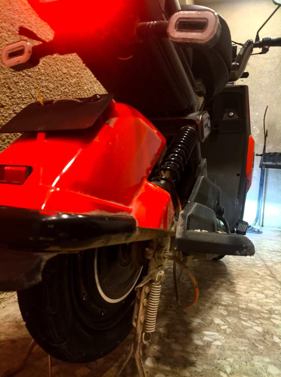 سلام عليكم دراجه شحن 2026حجم14الدراجه ما ناقصه اي شي
مواصفات 4بطاريات اسويجين بصمتين تاير امامي جديد.سعر350                                                                الستفسار ***********
