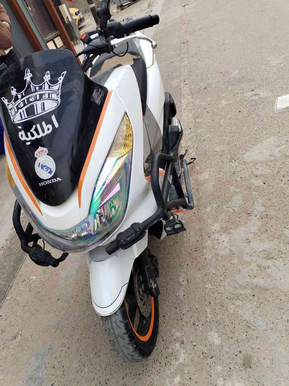 ياباني JF
دراجه نازله من الرمبه جديد 
بيهه تزويد اناره ....تدفئه ...او درع
 كامله مكمله 
مكينه ما شاء الله ما اكو منهه 
دراجه احله من الصور 
التواصل ***********
جماعة الجوه من ال16 لا يتصل 
بغداد
