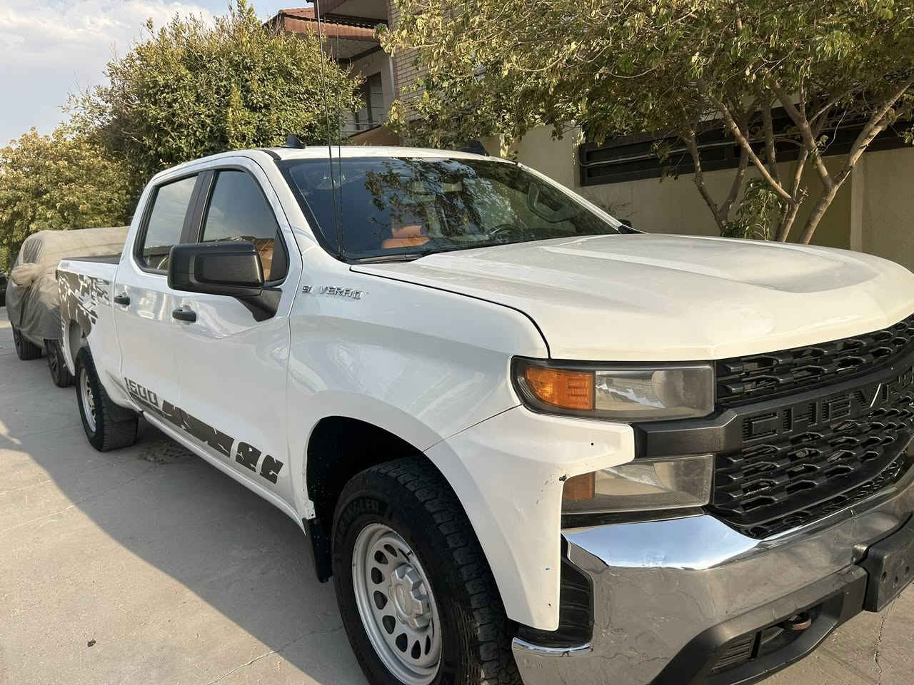 سلفرادو موديل  2022
باب طويل 
8 سلندر 5300 4x4 دفع رباعي 
السياره تترقم شمالي فقط وبشرط 
السعر 175 
وارد امريكي ضررها موجود داخل مشنور 
السياره جاهزه من كلشي 
مكان سياره كركوك 
موبايل ***********
