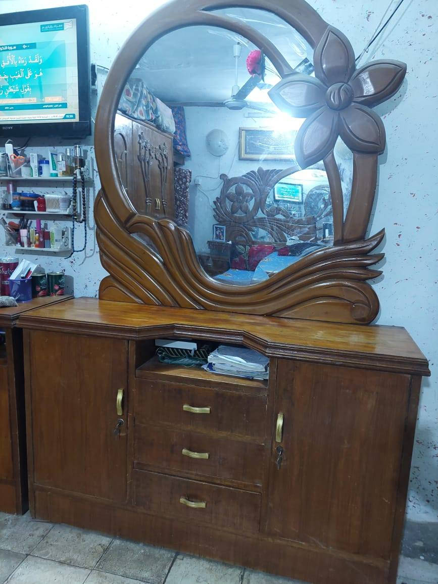 السلام عليكم غرفة للبيع صاج ثكيله نظيفة السعر ٥٠٠ الرقم ***********
