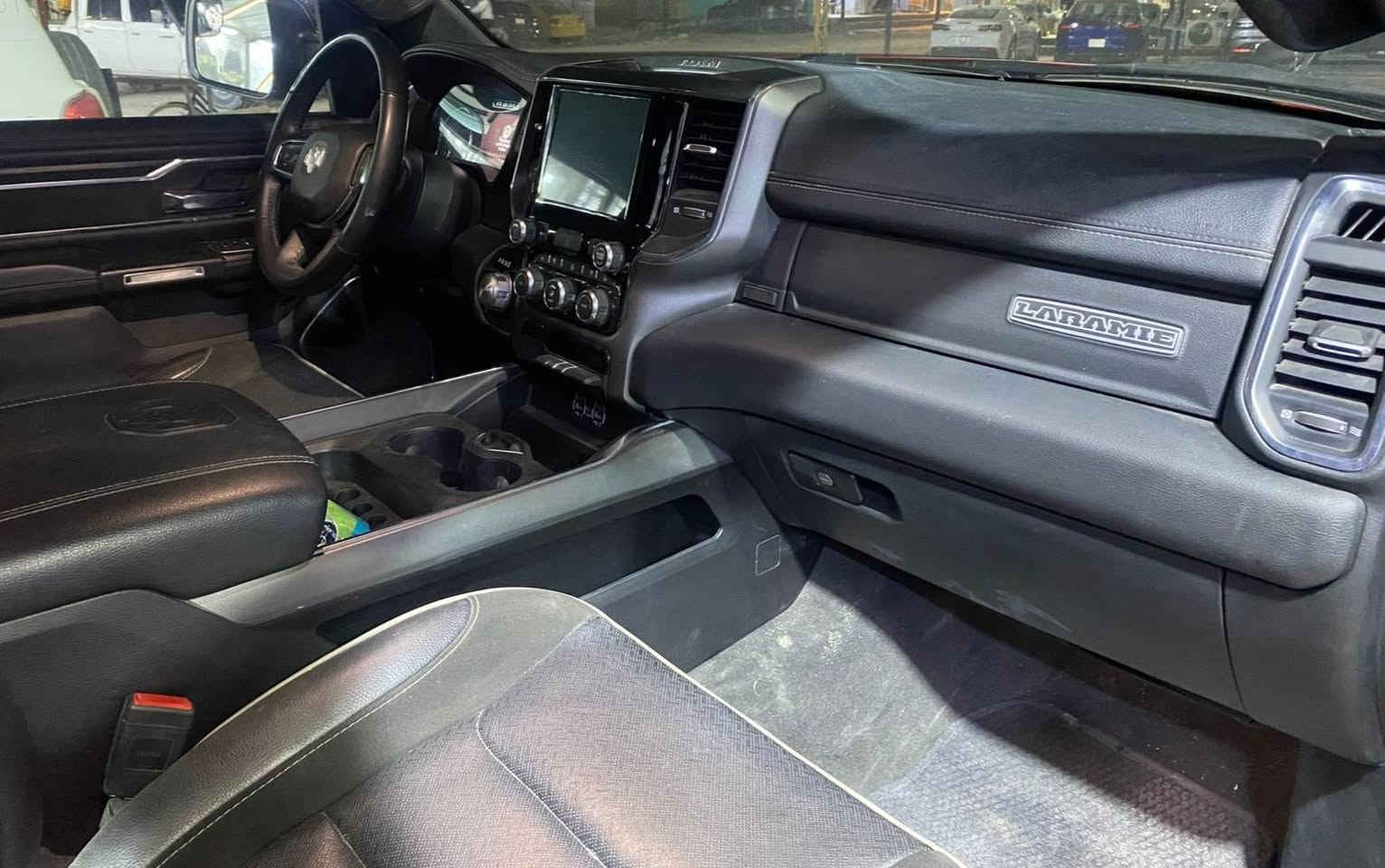 سلام عليكم البيع او مراوس رام لارامي موديل ٢٠٢٤ ماشيه ١٠ الف بيه ٤ قطع صبغ رقم بغداد بسمي مكينه ٥٧٠٠ باب طويل لسعر ٣٢٠ بيع او مراوس ***********
