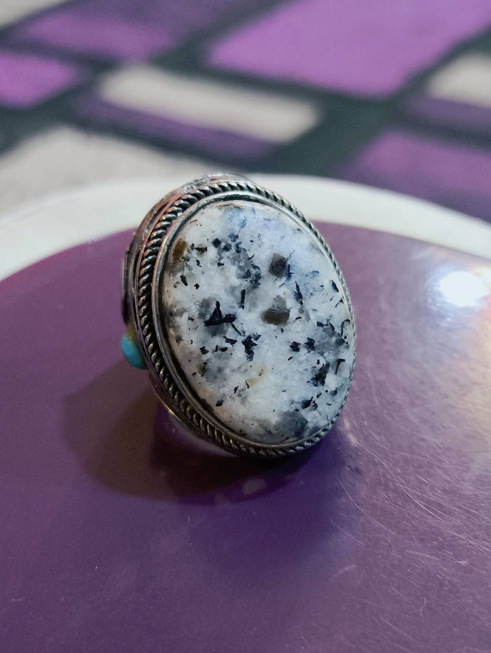 خاتم قديم جدا للبيع/شراي يتفضل خاص/مكاني بغداد الكرخ/يوجد توصيل كافه محافظات العراق


**إذا كنت صاحب هذا الإعلان وتريد حذفه لأي سبب، رجاءا أرسل رسالة إلى الدعم الفني**