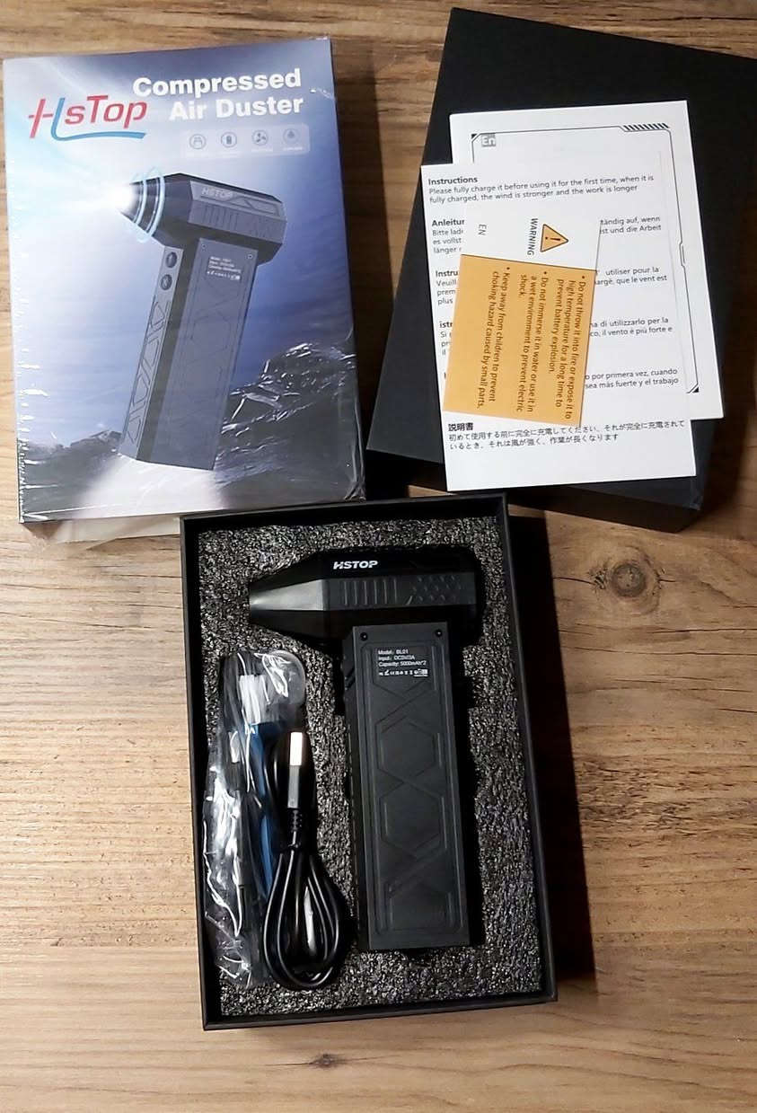 السلام عليكم 

منفاخ هواء HSTOP BL01 اللاسلكي - Turbo Jet Fan

المواصفات:
- المحرك: 180,000 دورة/دقيقة، 4 سرعات، قوة نفخ 150G
- البطارية: 10,000mAh ليثيوم، تشغيل حتى 4 ساعات
- الشحن: Type-C سريع، 2.5 ساعة
- إضافات: مصباح LED + وضع SOS، وزن 315 جرام

الاستخدامات:
1. تنظيف الكيبورد، اللابتوب، الكمبيوتر، الكاميرا
2. تفاصيل السيارة: مكيف، فجوات المقاعد، الطبلون  
3. المنزل والرحلات: نوافذ، أثاث، نفخ قوارب ومراتب، إشعال فحم.


**إذا كنت صاحب هذا الإعلان وتريد حذفه لأي سبب، رجاءا أرسل رسالة إلى الدعم الفني**