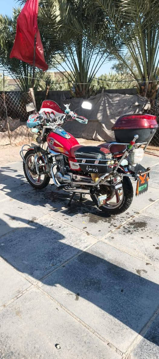 سلام عليكم دراجه تايموته الصلي باب اول فول مواصفات شغاله من الطول لطول الشراي يتصل   شطره ***********
