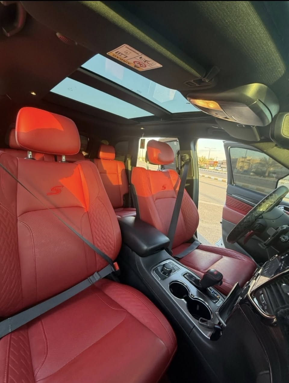 بسم الله الرحمن الرحيم
السلام عليكم 
Jeep s2022خليجي السياره فول مواصفات معروفه مواصفاتها فول 1/1للاخير السياره ونضيفه....
الكاميرا الخلفية
سقف بانورامي
صندوق كهربائي
كاميرا 360
مستشعر وقوف
فتحة السقف
بصمه
حساس المطر
شاشة
التعرف على إشارات المرور
التحكم التلقائي في درجة الحرارة
نظام فرملة الطوارئ
8 وسادة هوائية
مصابيح زينون الأمامية
المصابيح الأمامية ليد
عرض المعلومات على الزجاج الامامي
ندفئة مقود القيادة
إنارة محيطية
أبل كاربلاي
مقاعد تدليك
التشغيل عن بعد
4x4
رادار
شاحن لاسلكي
أوتو بارك
الكانتارا
نظام تعليق هوائي
كشافات ضباب
وضع القيادة
نحذير مغادرة المسار
نظام إلغاء الضوضاء
التحكم الإلكتروني في الثبات
حذير من الاصطدام الأمامي
مرايا جانبية تدفئة
مثبت السرعة التكيفي
خطوات جانبية
صندوق بدون استخدام اليدين
زر التشغيل
الضوء العالي التلقائي
تحكم التكييف التلقائي
خطافات السحب
حساسات ضغط الإطارات
رؤية ليلية
نظام تنبيه السائق
ما

التحكم على المنحدرات
تبريد المقاعد
ندفئة المقاعد

مرايا جانبية كهربائية

مراقبة النقطة العمياء

نظام المفتاح الذكي

نظام بدء التشغيل
مانع انزلاق
مكان السياره الفلوجة للتواصل ***********
سعرها 39,500$وبيها مجال بسيط مكفولة من الصبغ والتبديل سونار مرفق وياها بالصور
