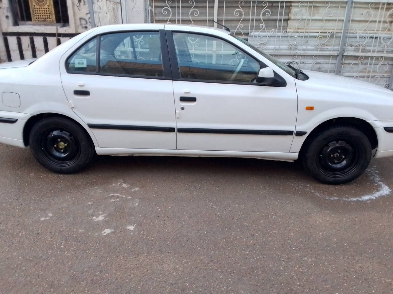 سلام عليكم سمند موديل 11للبيع سياره كفاله من تبديل وحادث بيه رشات صبغ صدر خلفي امامي  كله جديد محرك كير فول دوشمه عام كشتات النتره بسمي تحويل ثاني يوم 
مكاني بغداد البلديات غير متواجد عل فيس 
رقم الهاتف ***********
