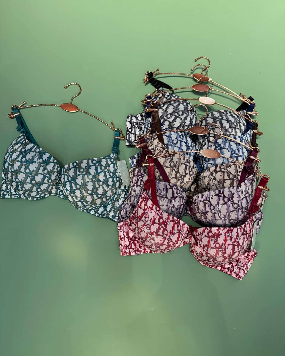 ستيان دبل اسفنج اصلي 3 حباسيات
سعر القطعه 3.000 دينار 
يوجد توصيل لكل العراق 
***********
