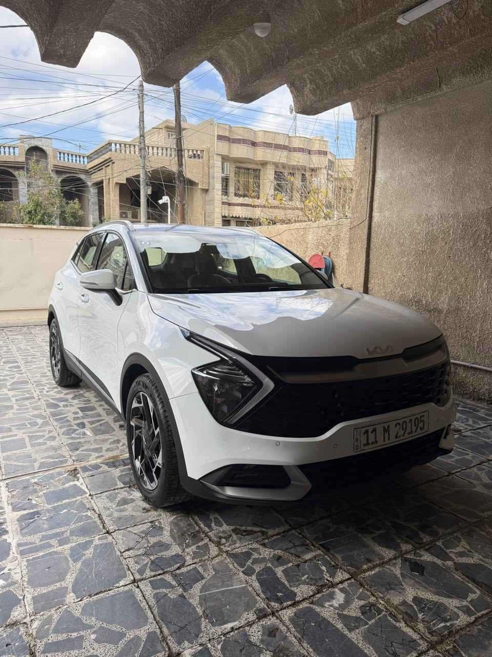 سلام عليكم
سبورتج ٢٠٢٣ خليجي ضمان الدوليه 
مواصفات حساس امامي خلفي شفتات ستيرن تدفئه بلكشنات تبريد قطعتين تحكمات ستيرن مانع انزلاق ايرباكات بيها رصعه مسحوبه بارد بلباب الخلفي والباقي كفاله عامه
السياره ماشيه ٤٠ الف
السعر ٢٢٠ $
مكان السياره بغداد الغزاليه
***********
