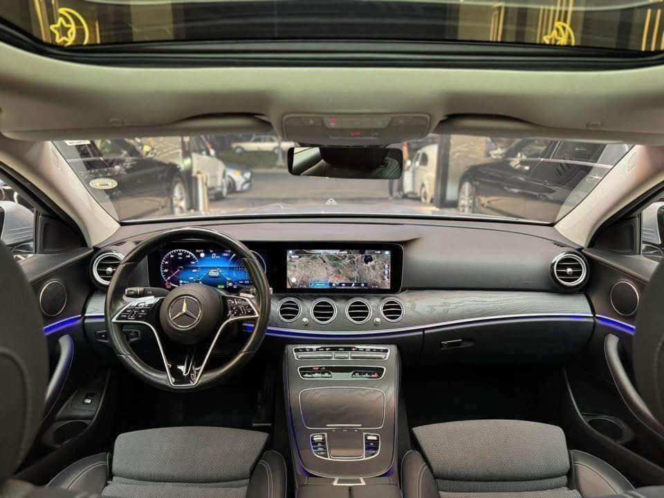 E200 للبيع وراد الماني بنراما فول السياره ضمان دولي للأستفسار ***********بدون حادث السعر ٣٦٠ وبيه مجال بسيط
