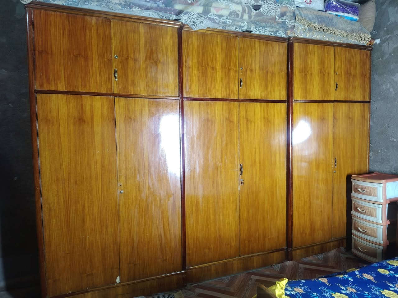 سلام وعليكم غرفت خشاب البيع كامل تضيفه كلش ال مكان شاميه السعر 650 ومجالهه حك جيه ***********
