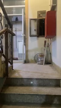 شارع المكاتب • طابق رابع • ٣ غرف