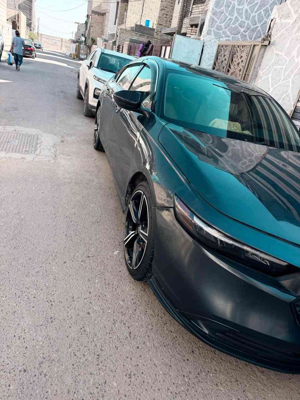 السلام عليكم للبيع او مراوس وانطي فرق 
هوندا اكورد موديل ٢٠٢٤ ماشيه ٢٠ الف ميل سياره بانزين مكينه ١٥٠٠ تيربو كير والمحرك خير وبركه فول موصفات تدفئه مقاعد كشن كهرباء بانوراما بصمه اربعه ابواع رادار امامي وخلفي وترحيب وهواي مواصفات حادثه موضح بلصور بدون اي داخل دكه جاكوج بلداخل ماكو فقط البنيد مبدل اصلي والبيبان الايمن والجاملغ الخلفي يعني اربع قطع فقط اما الجاملغ الامامي بارد فقط بدون صبغ سنويه جديد بسمي شخصياً السياره ترايها من لبصره لزاخو خير من الله 
عارضها ١٧٠ وبيها مجال واذا مراوس بعد احسن وانطي فرق مكانها بغداد الزعفرانيه الاربع شوارع *********** 
متواجد ع واتساب وع الخط وكل الهلا بغداد, العراق
