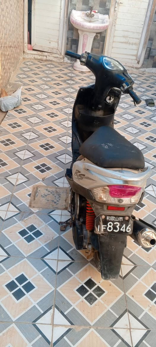 سلام عليكم ماكس عدله للبيع دراجه علا وضعه البلادي كلشي شغال مكينه خرسه سلف هندر كهرباءيات الكفرات ختم واحد ويا المكينه صارله فتره من طالعه من الرمبه المكان حله قضاء القاسم الرقم ***********
