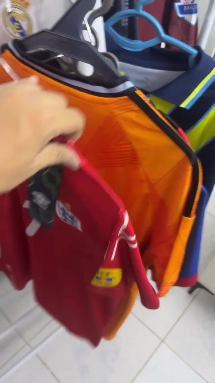 شباب هاي شلعة مال دريسات
ريال برتقالي دريس وشورت
سيتي دريس وشورت 2
ميلان اساسي دريس وشورت
ميلان ابيض دريس وشورت
الباقيات كلاسيك بس دريس
واكو اثنين فلامنغو فقط برازيلي واحد اسود واحد ابيض
105 قفل مع توصيل
***********

