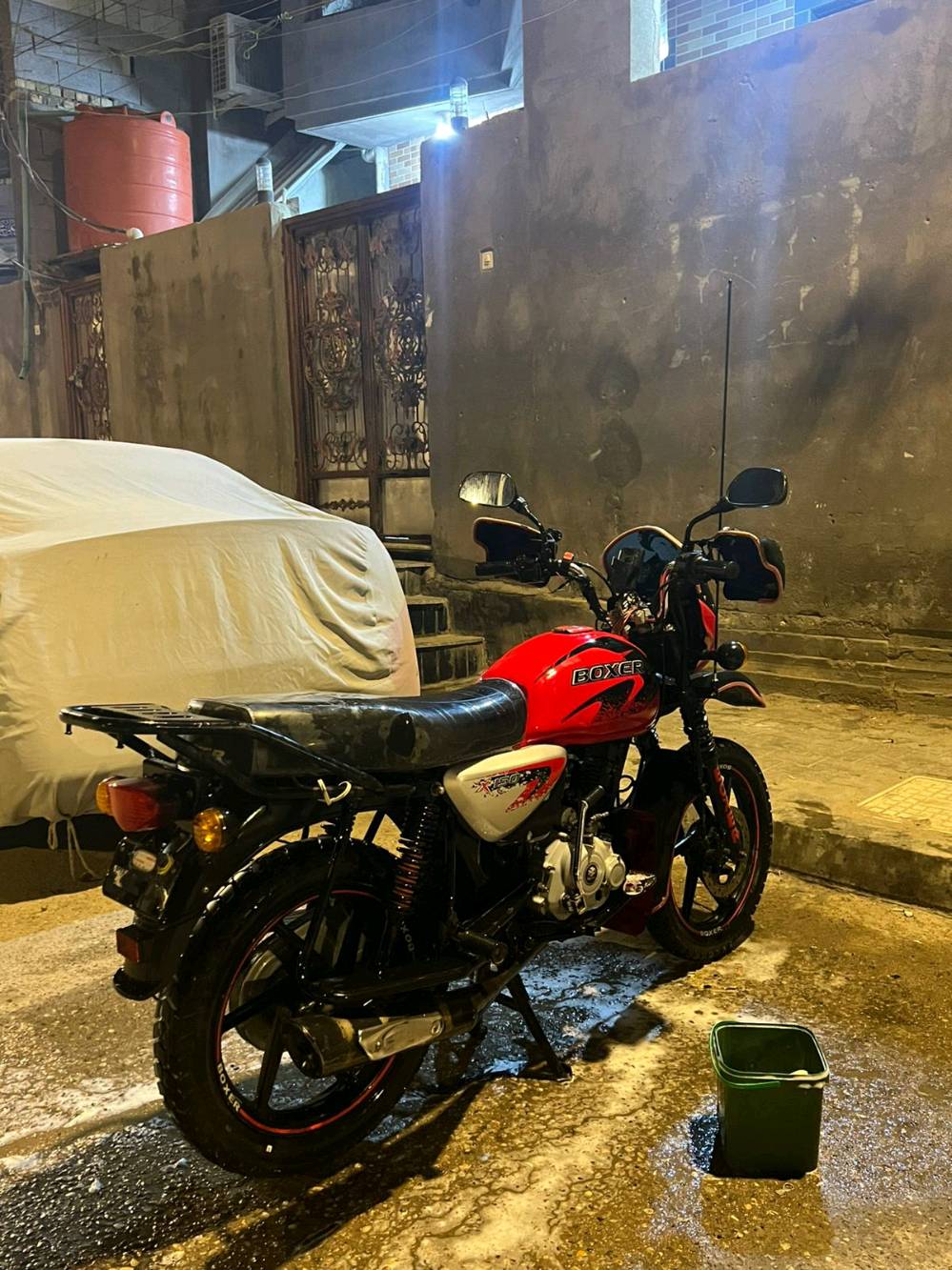 سلام عليكم دراجه بوكسر 2023سنويه رقم باقي بس ع تسليم دراجه مكينه مامفتوحه حلوه نضيفه  سعر2400وبيه مجال
مكان بصره حيانيه رقم 0788166093