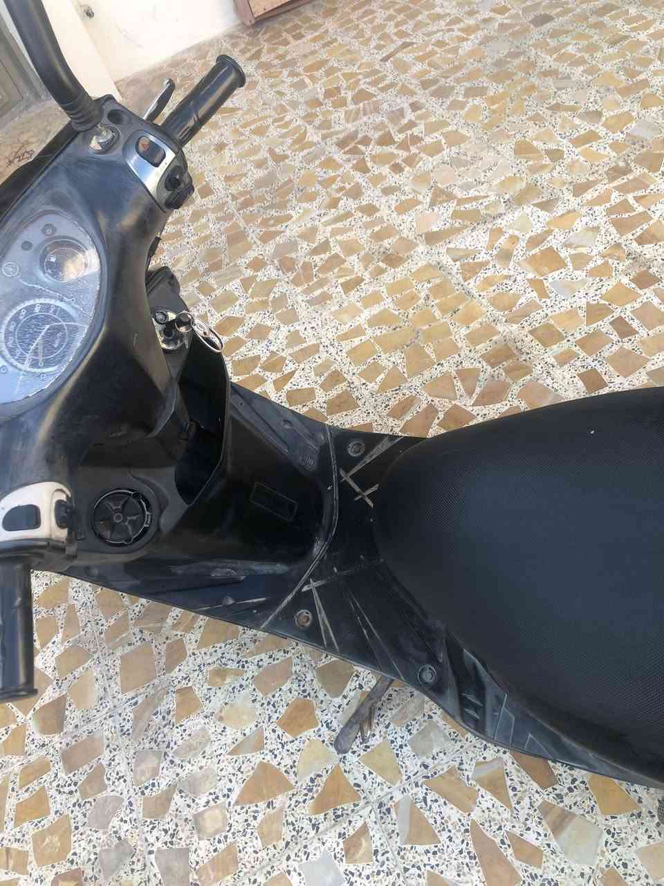 ماكس ثعلب 
المعدل 140
المحرك بلادي على الفحص
كهربائيات شغالات 
كفرات نضيفات 
تايرات جدد
كيج سرعه شغال
سعه الخزان البانزين 7 ونص لتر 
كيج بانزين شغال 
اي خلل بي انقص من السعر واني خادم 
والله معتاز لو ما معتاز والله ما بيعه 
السعر 550الف وبي مجال 
الرقم *********** واتساب
