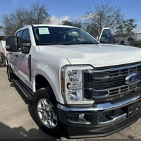 2025 FORD F-250 XLT اللون/ابيض /عداد المسافة 15,852 mi المحرك  6.7L V-...