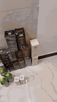 للبيع صوابين وشامبوات وكريمات تصفيةمحل عطاريه بسعر مناسب جدا بغداد الكرخ ***********
