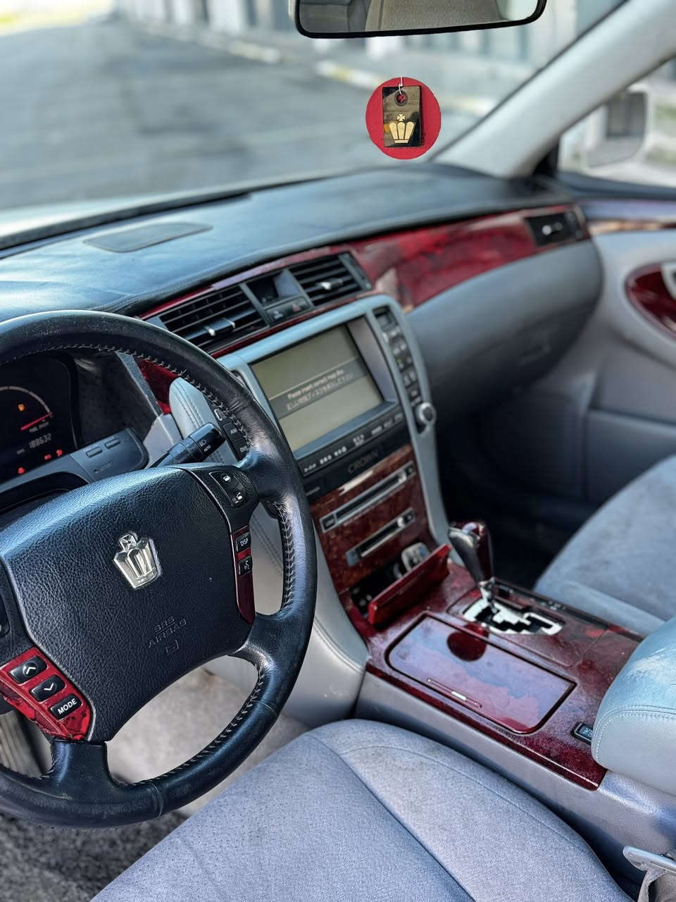 سەرەتا بەناوی خوای گەورە
شاهیینە بڕاوە بڕاوە لۆۆک پاکەتی 
٢٠٠٥ نجی ١٨٢ 
سپی ناورەساسی 
٢ دووگمە 
بەشەرتی گێڕ و مەکینە و 
کەڤەر گۆڕاو و شەنسی کۆسەرە 
تەقەو رەقە بەشەرت 
٤ تایە و ویلی لۆکی لە ژێرایە 
سعری ٤٣ گەڵا و معامەلەیەکی زۆر کەم 
شوین سلیمانی 
ژ.م *********** 
*********** 
هەمووشتیکی لەسەرە
