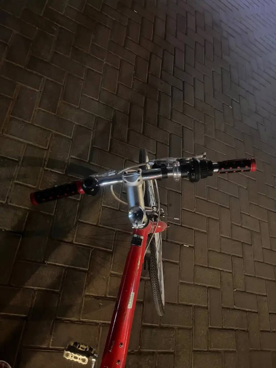 بايسكل c700 نضيف زنجيل تضيف بريك امامي يشتغل ل خلفي طاك 7 نمر ب100 وبي مجال ***********
