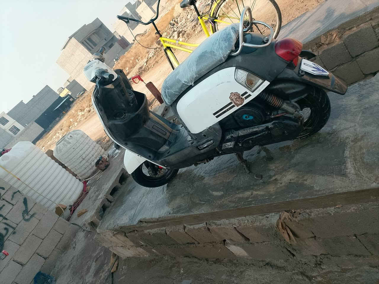 اسلام عليكم ماكس بوليس للبيع دراجه شوفت عينك خير من الله كله بلادي كفرات مختمه كهربائيات كلهة شغاله محرك ممفتوح اسبانه ممدوده عليه سلف هندر السعر 700وبيهة مجال العنوان بعقوبه تحرير ..***********
