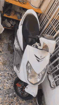 السلام عليكم
دراجه للبيع مكفوله صار شهر منزلها رمبه
السعر مليون وبيها مجال 
العنوان صليخ
تواصل ***********
