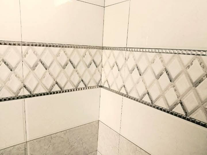 السلام عليكم كادر سيراميك متفرق
وبسعار مناسبة ارضي جدار اتصل وتبشر 
***********
