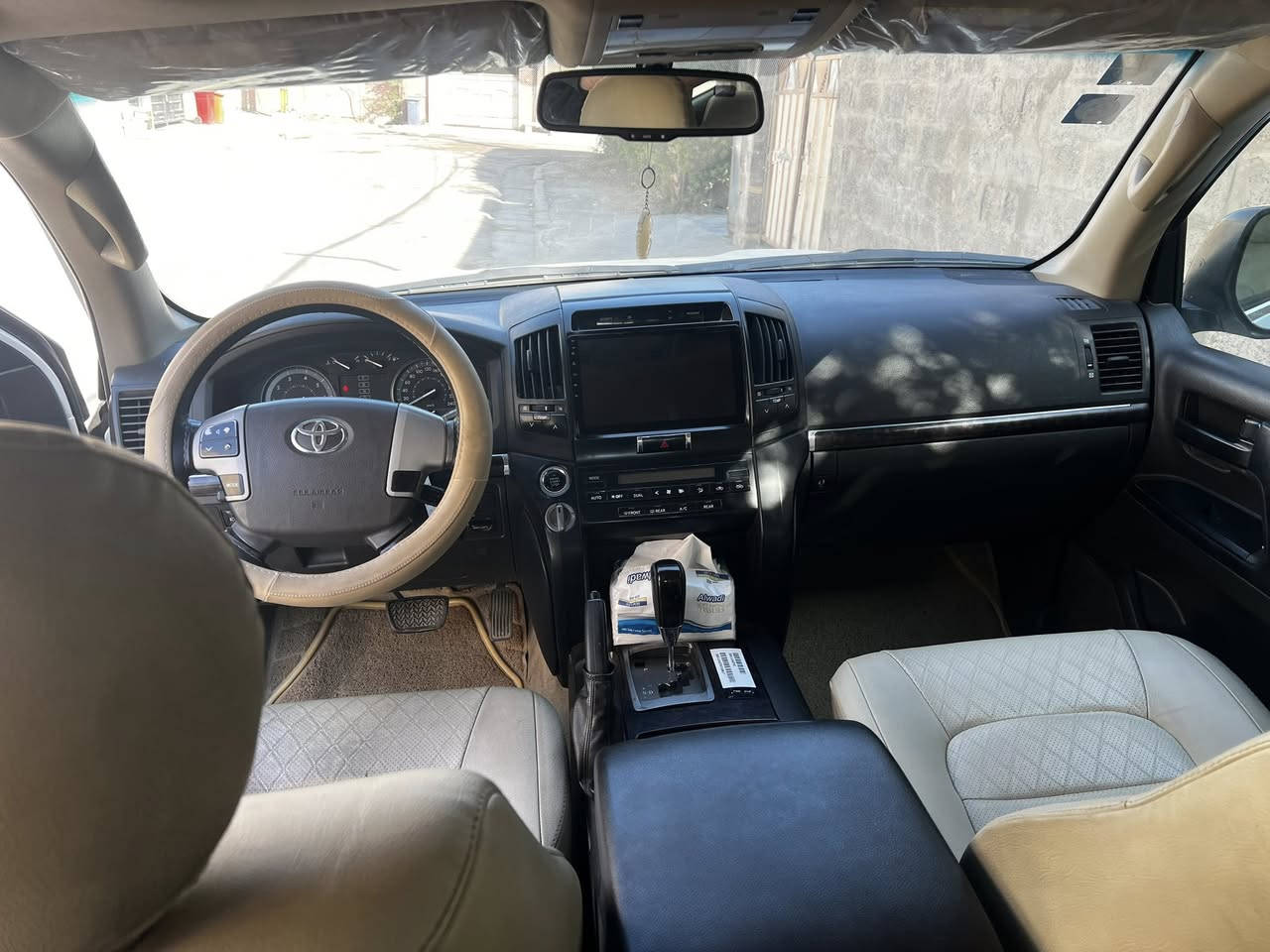 السلام عليكم لاندكروز ٢٠١١ سنينه اصل محدثه دعاميات فقط ماشيه ١٥٤ سونار وي الصور السعر ٣١
بيع او مراوس ب احدث 
***********
