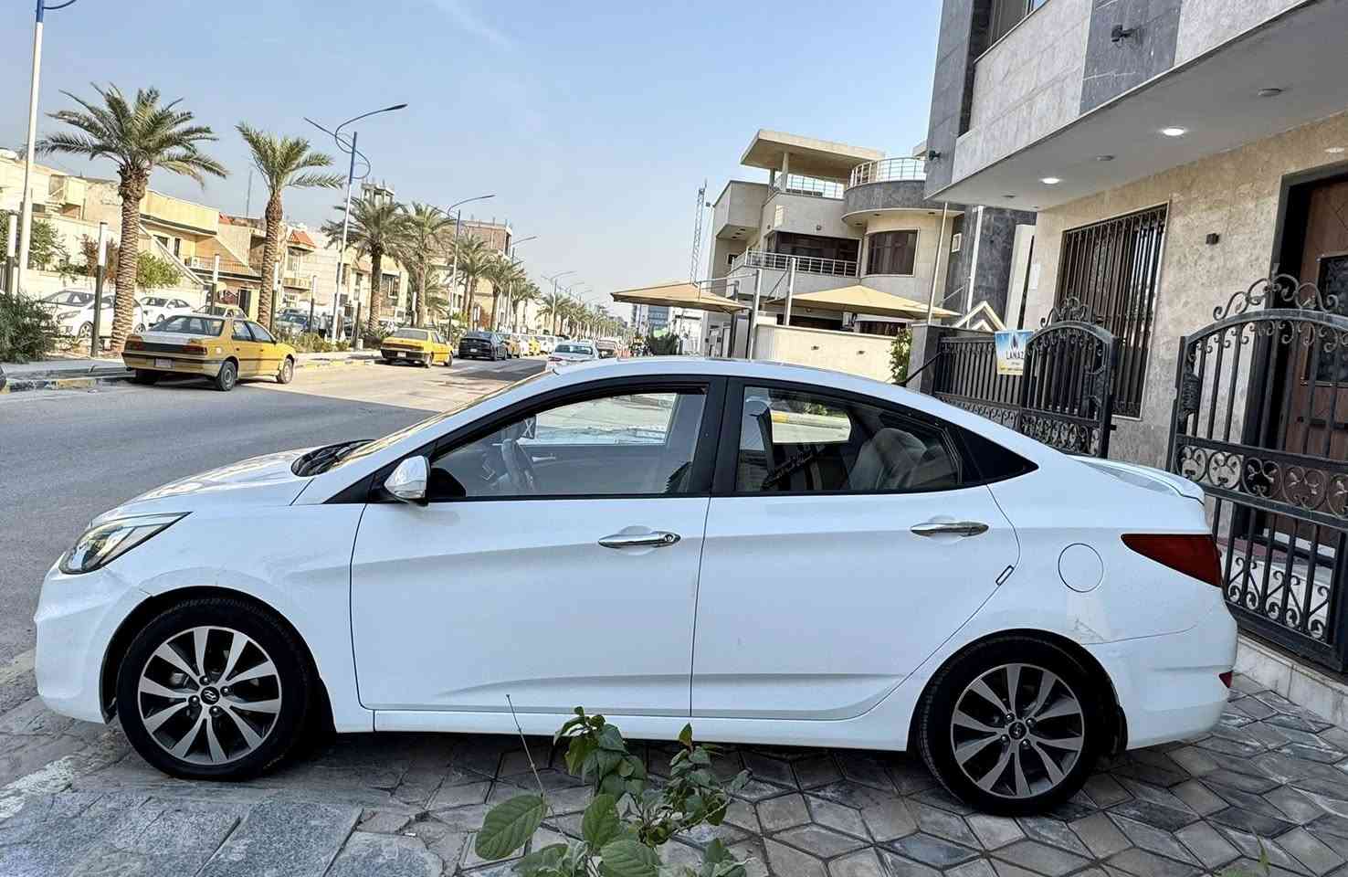 السلام عليكم 
اللبيع أكسنت خليجي  
الموديل 2016
مكفوله من الصبغ والضربة
تحكم ستيرن
محرك 1600
ويل گب گروم
بك لايت ليد
داخل صاجي
أشاير بالمري 
تبريد ثلج
تايرات جديدة
ماشية 58 حقيقي
سياره جاهزه وأستعمال شخصي بعدها بوضع الشركة
بأسمي رقم بغداد الجديد تحويل ثاني يوم سنويه ٢٠٣٠ تاريخ صلاحية
السعر وبيها مجال 117 بيها مجال بسيط  !!
مكان السياره بغداد اليرموك اربع شوارع
رقم الهاتف / ***********
