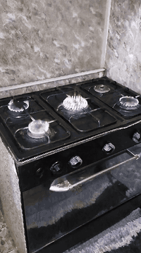 السلام عليكم طباخ شغال ونار صافيه بدون فرن السعر ٧٥ وبي مجال *********** واتساب
