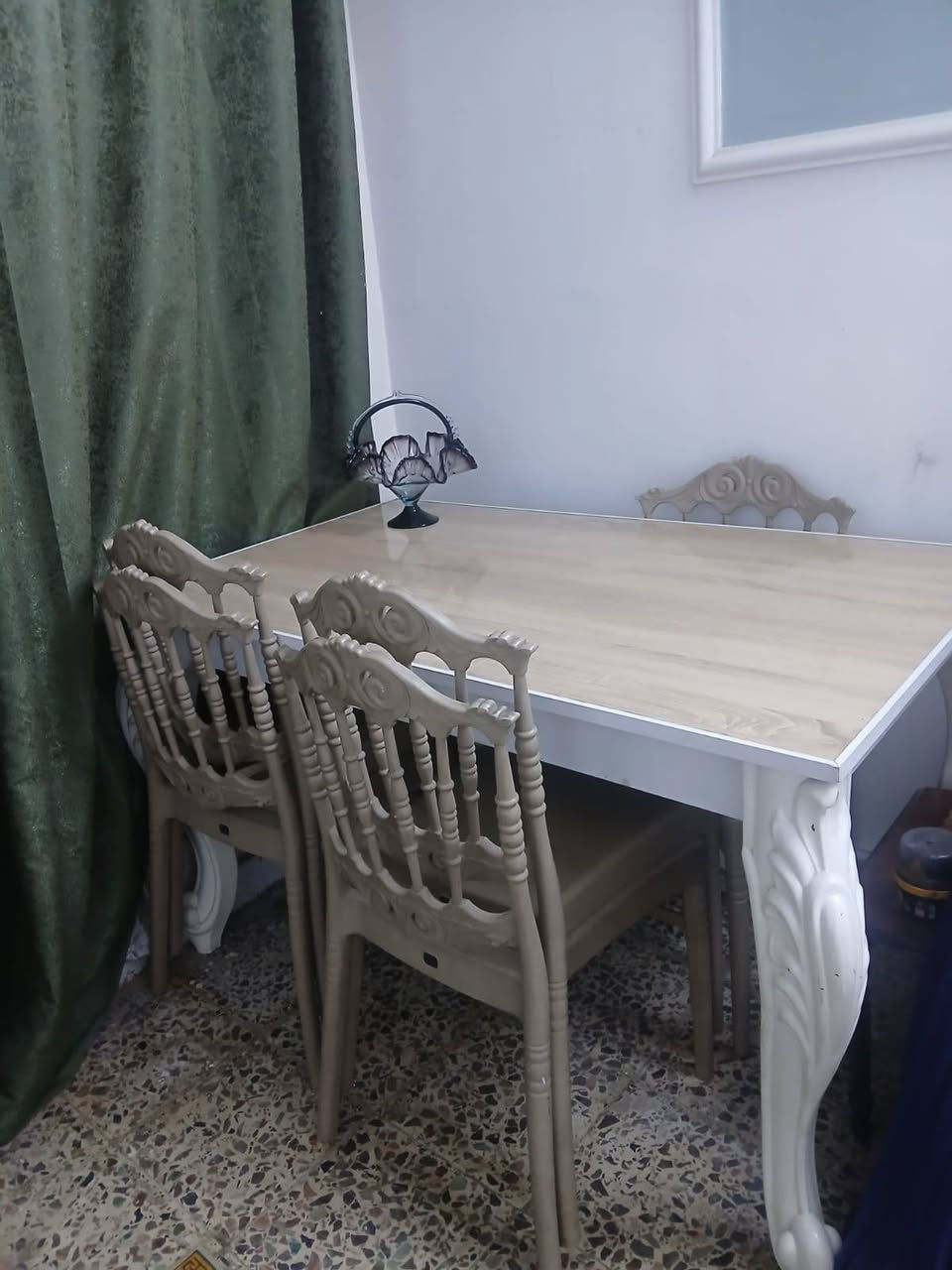 للبيع بسعر مناسب الغزاليه شارع الظغط
***********
